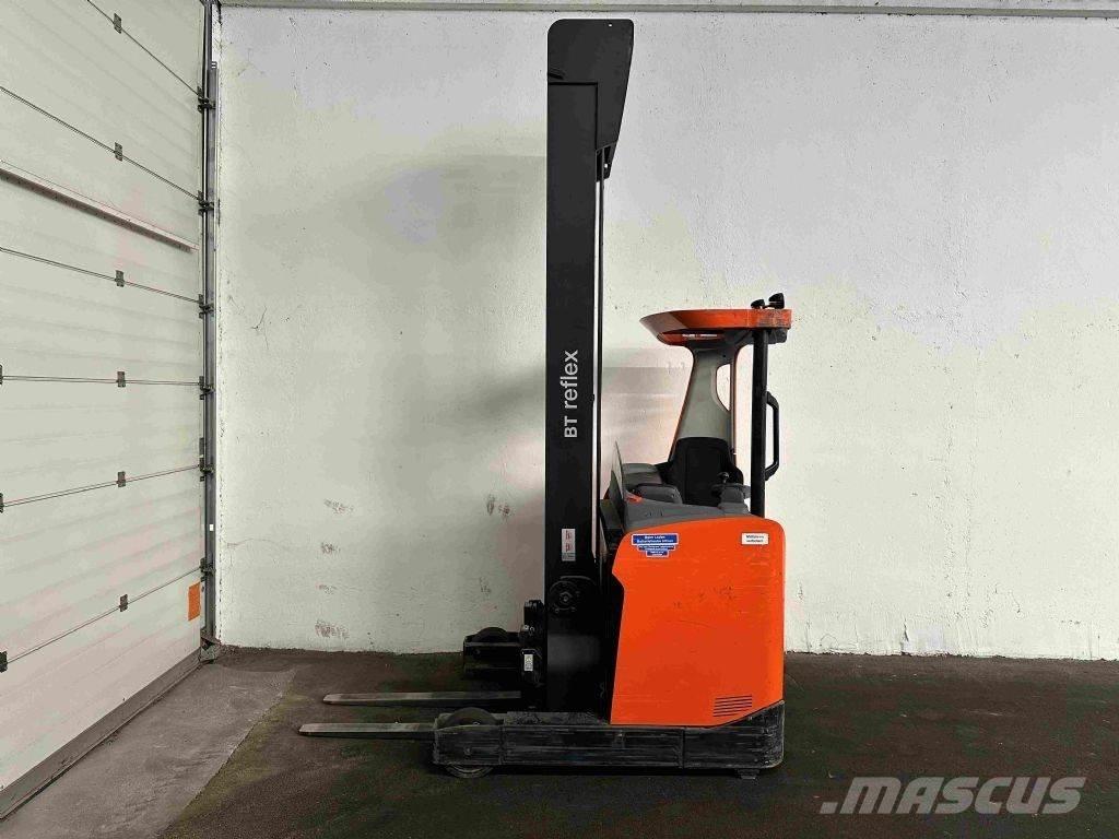 BT RRE 140 - TRIPLEX 9 m Ретрак/ Високоповдигач с изместване на вилката напред