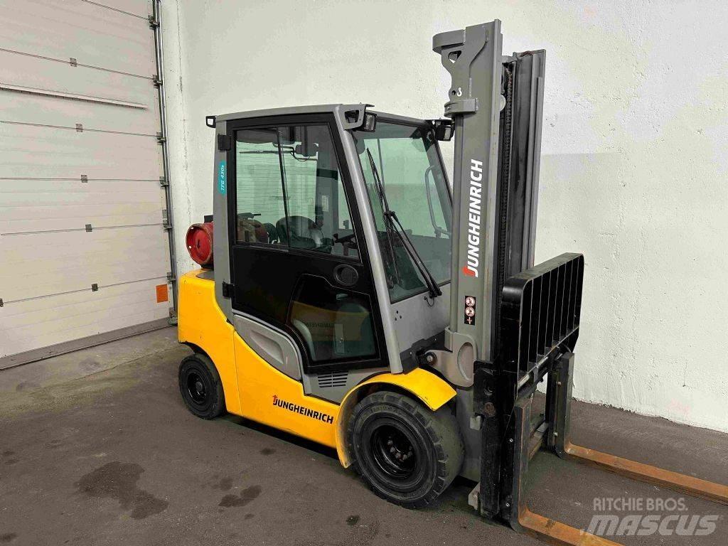 Jungheinrich TFG 430s Камиони с АГУ