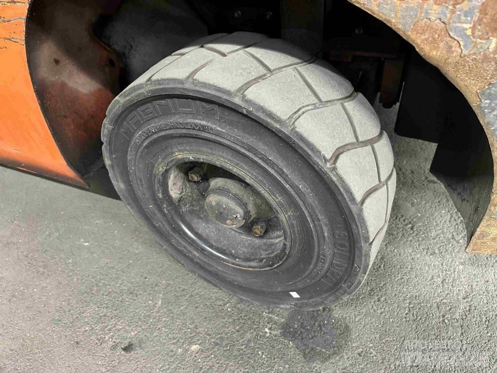 Toyota 02-8FGF30 Камиони с АГУ