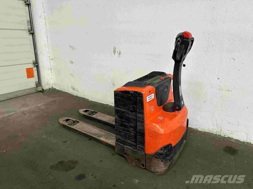 Toyota LWE 200 Нископовдигач