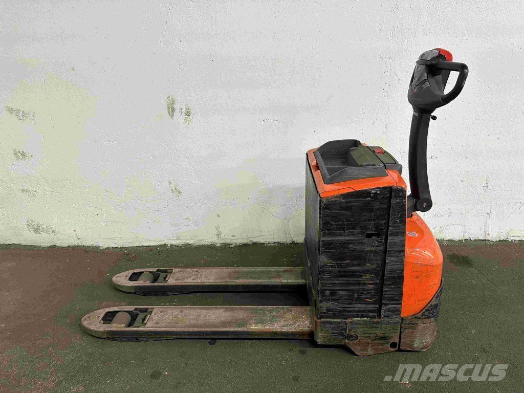 Toyota LWE 200 Нископовдигач