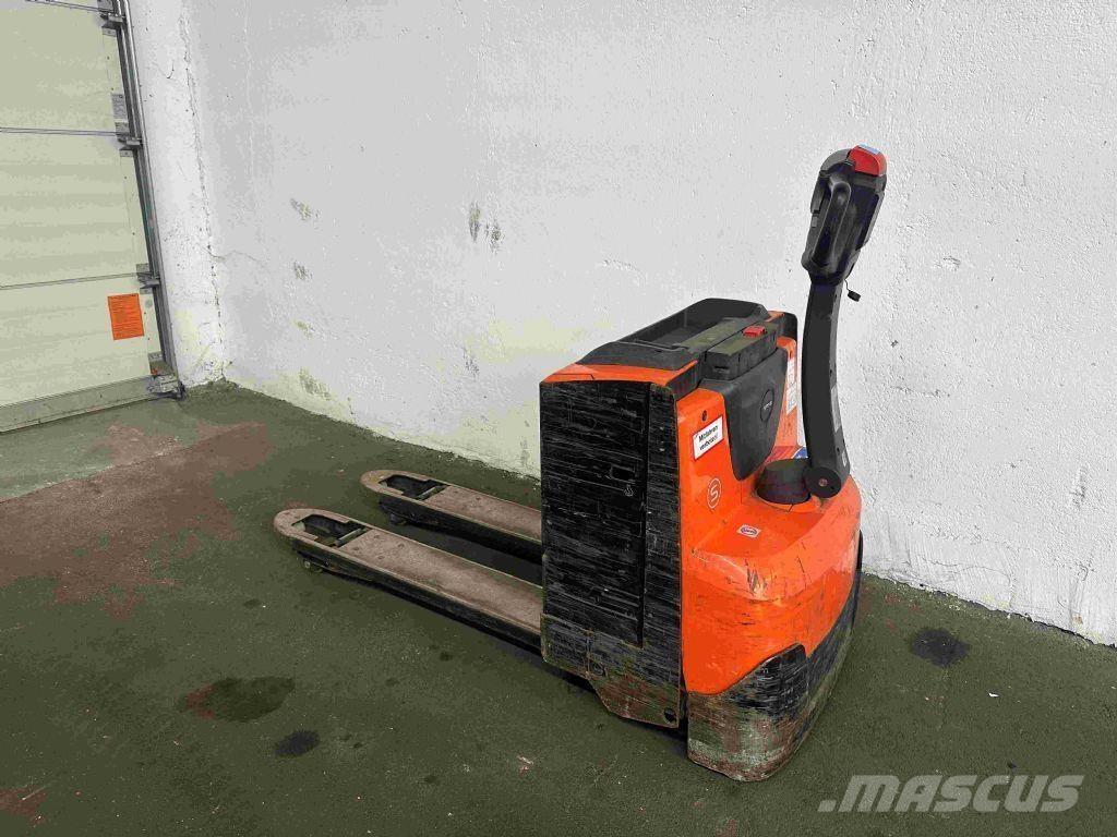 Toyota LWE 200 Нископовдигач