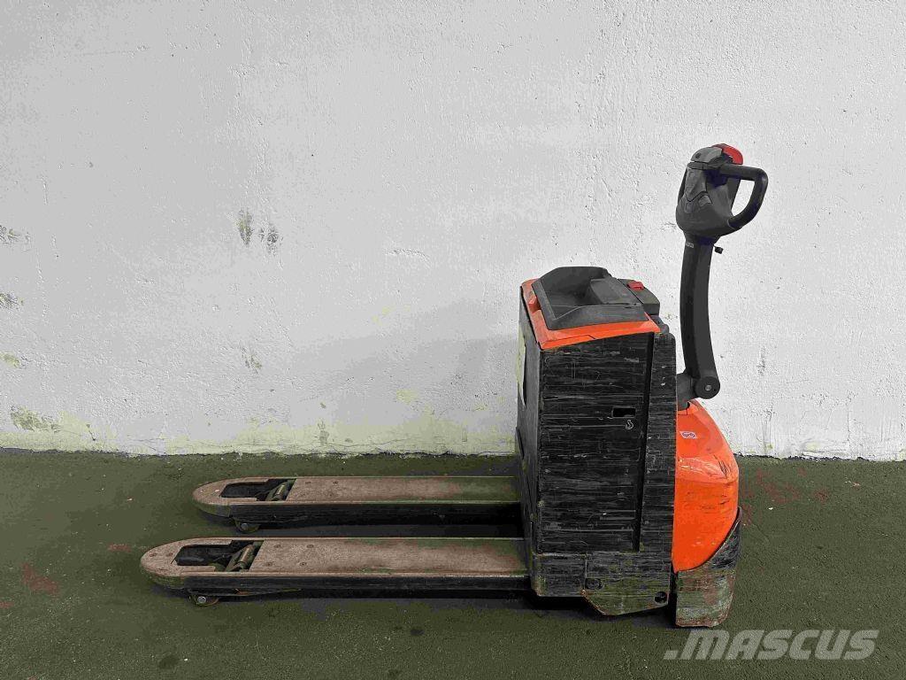 Toyota LWE 200 Нископовдигач