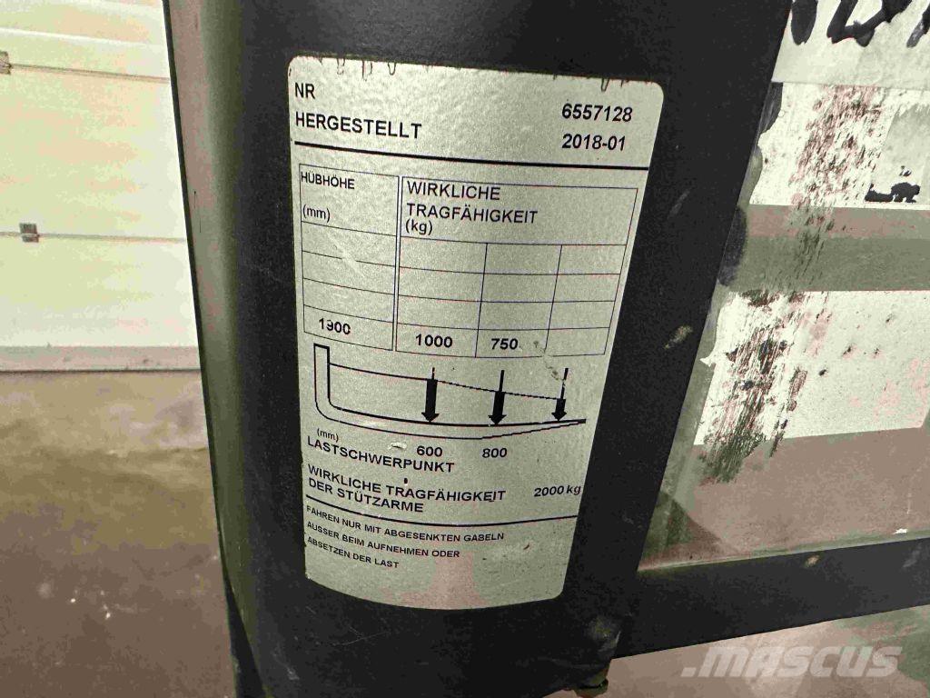 Toyota SPE 200 D Колички високоповдигачи с теглич