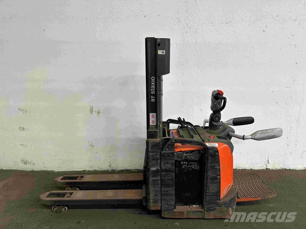 Toyota SPE 200 D Колички високоповдигачи с теглич