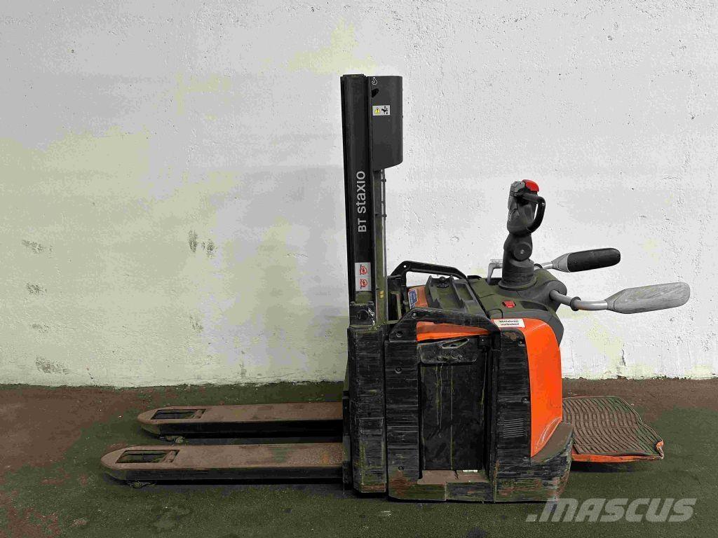 Toyota SPE 200 D Колички високоповдигачи с теглич