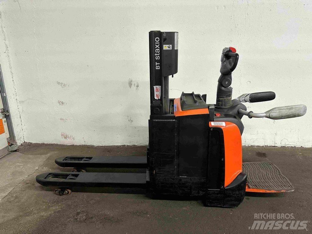 Toyota SPE 200 DN Колички високоповдигачи с теглич
