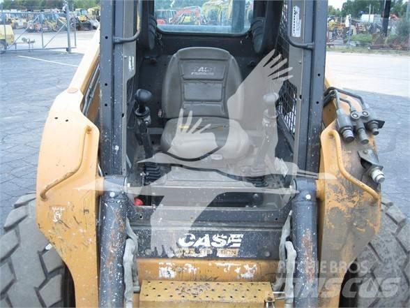 CASE SV250 Мини товарачи
