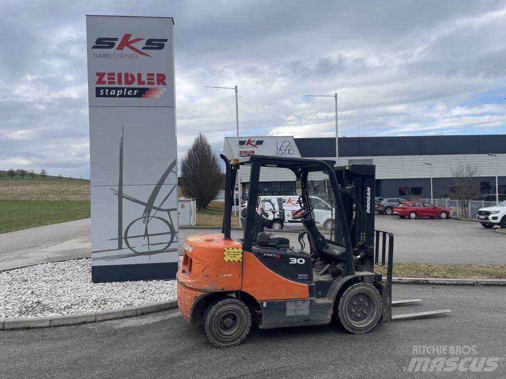 Doosan D30S-5 Дизелови камиони