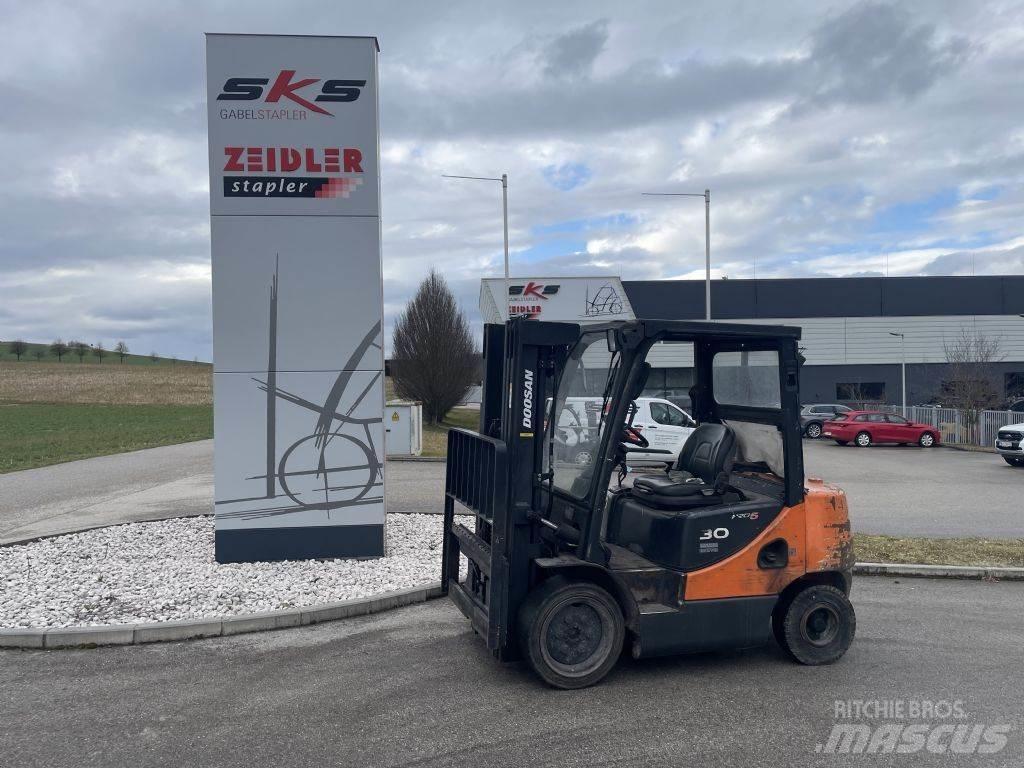 Doosan D30S-5 Дизелови камиони