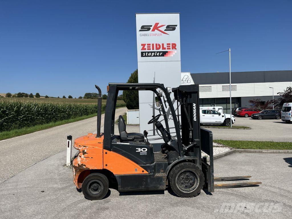 Doosan D30S-7 Дизелови камиони
