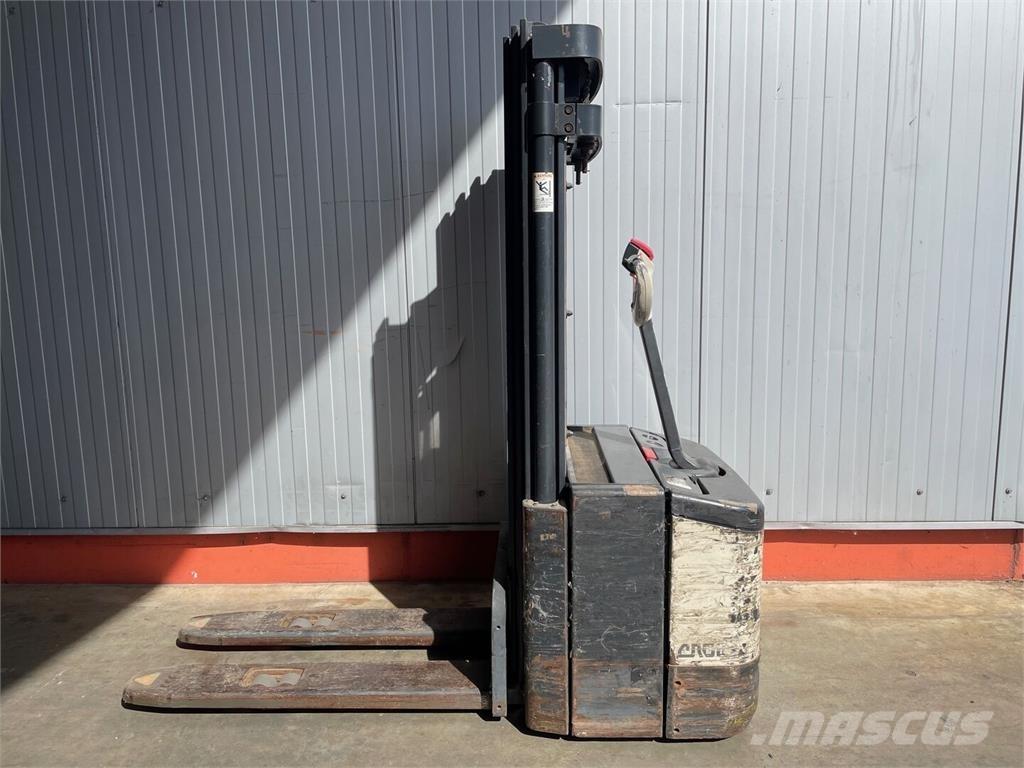 Crown WE2300 1.6 TT Колички високоповдигачи с теглич