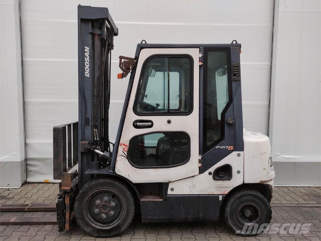 Doosan D25S-5 Дизелови камиони