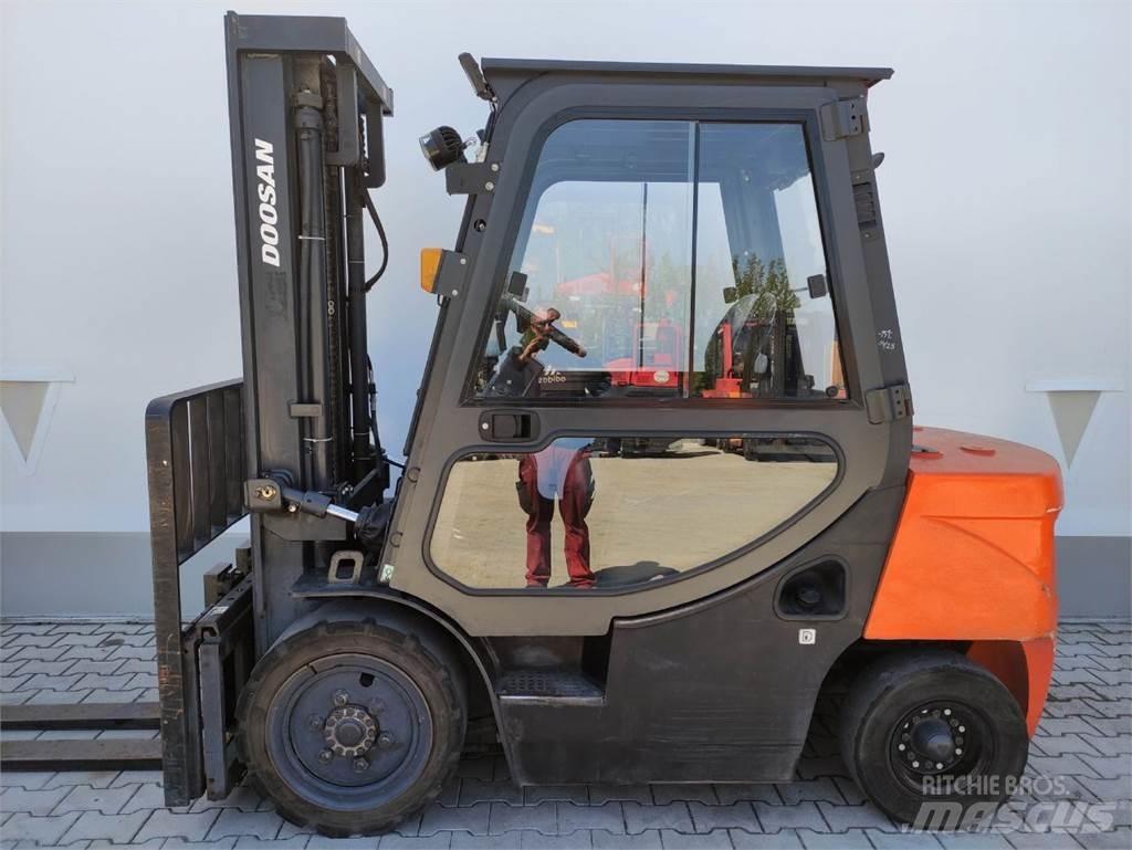 Doosan D30 GP Дизелови камиони
