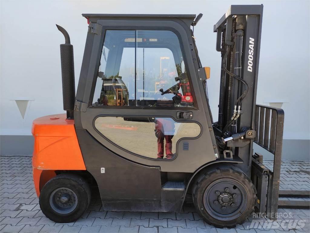 Doosan D30 GP Дизелови камиони