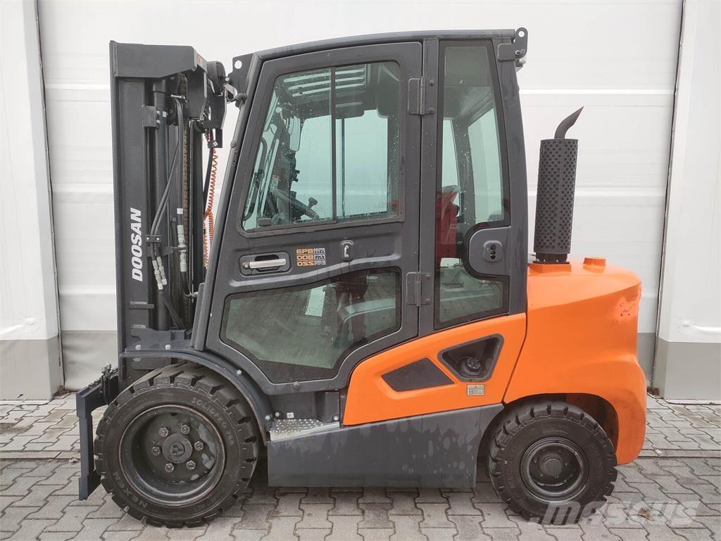 Doosan D35C-9 Дизелови камиони