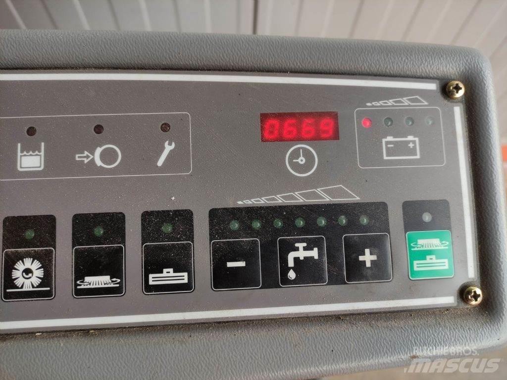 Hako B140R Автоматични метачки с четки