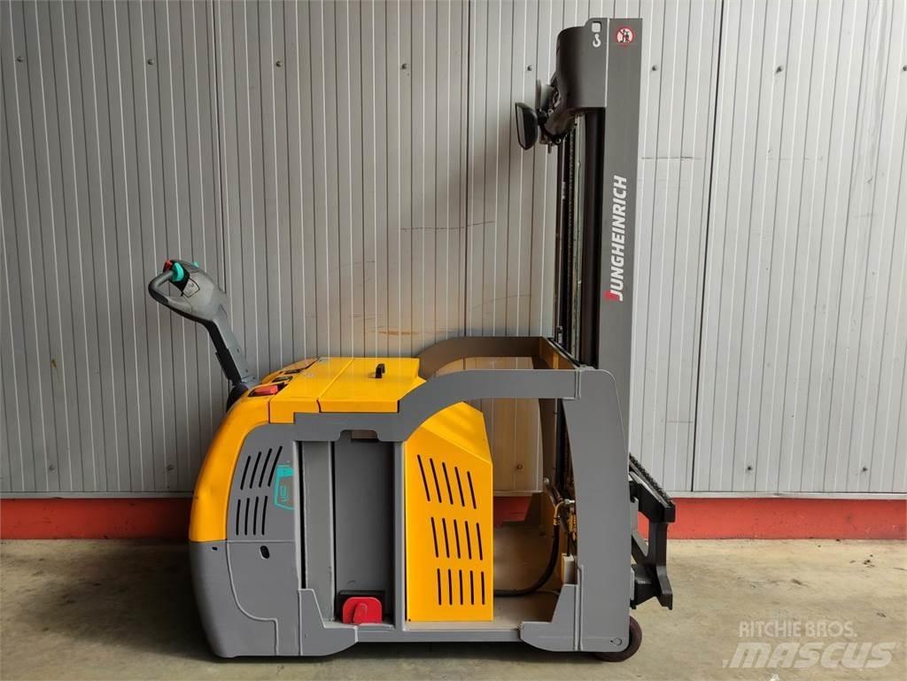 Jungheinrich EJG216 Колички високоповдигачи с теглич
