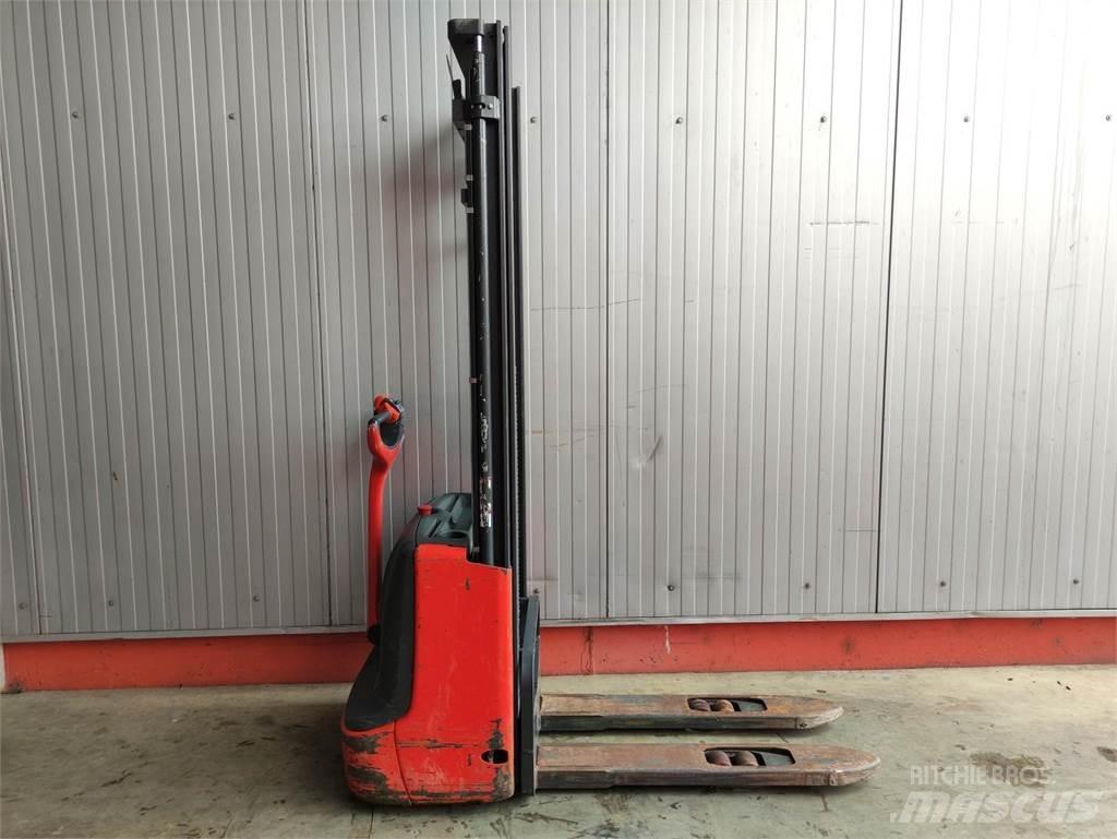Linde L12 Колички високоповдигачи с теглич