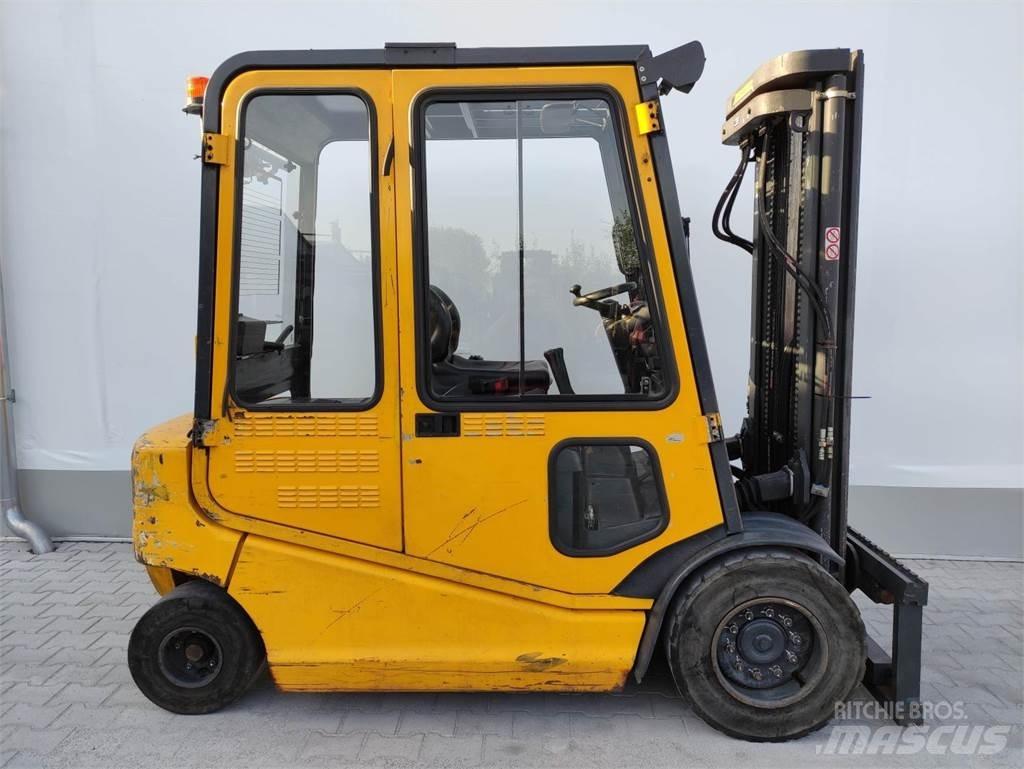 Om-Pimespo XE40 Електрически вилични кари-повдигачи