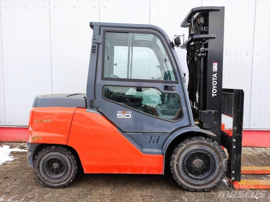 Toyota 40-8FD50N Дизелови камиони