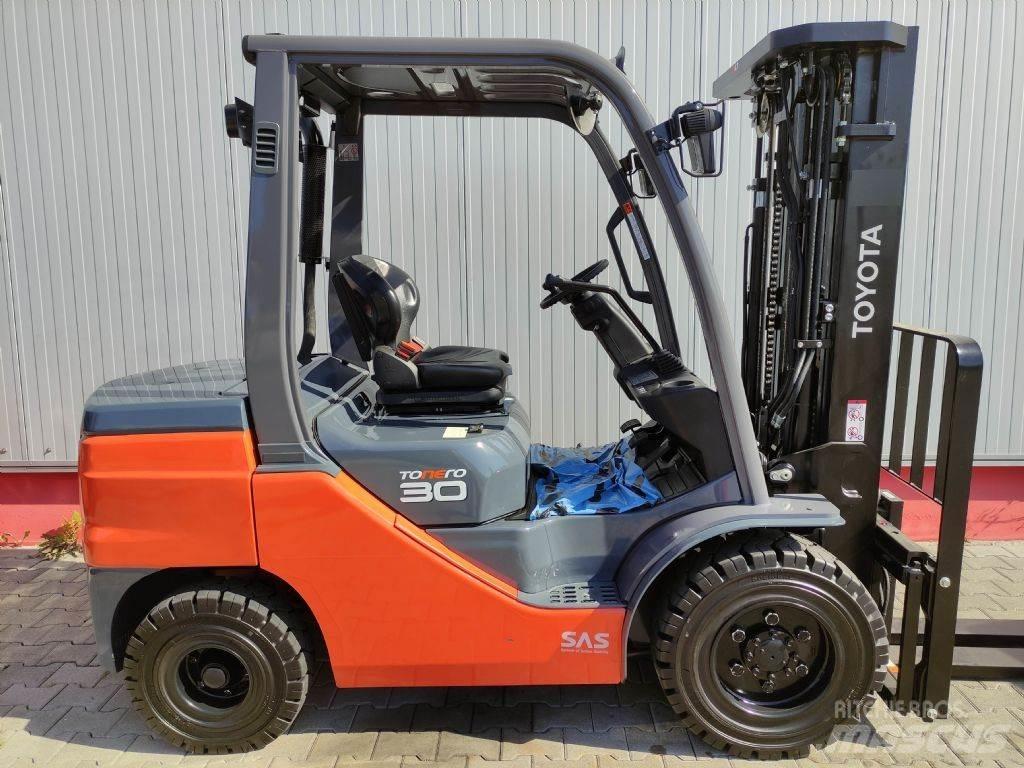 Toyota 52-8FDF30 Дизелови камиони